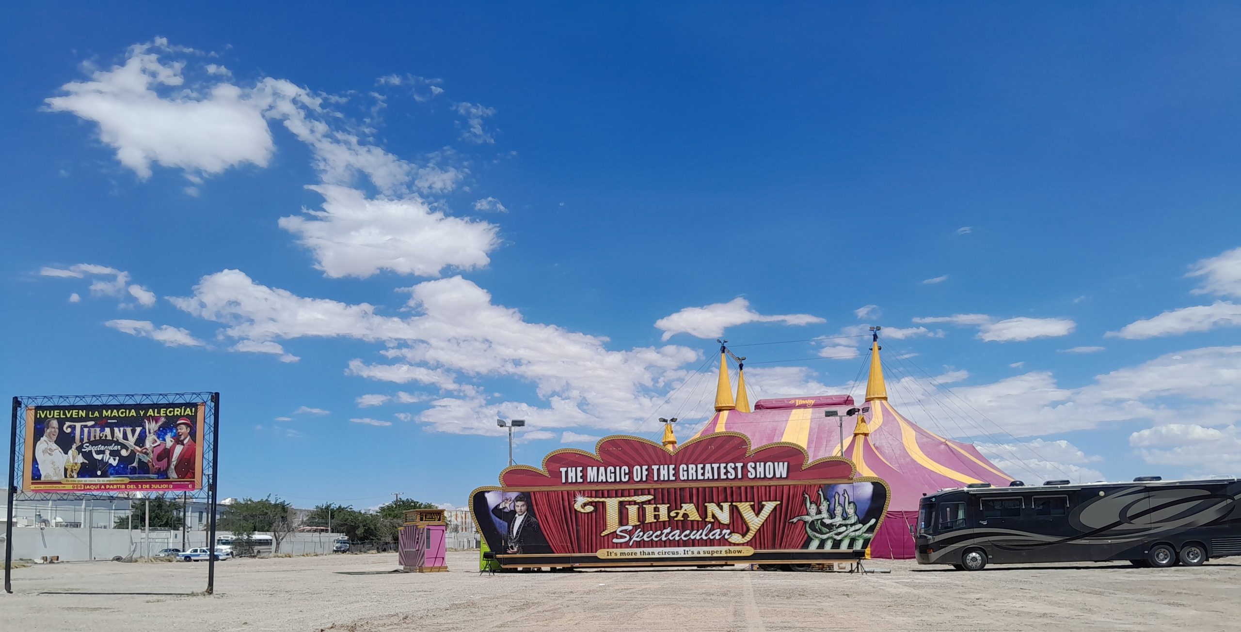 Invitación Al Público En General Al Circo 🎪 Estilo Las Vegas Tihany Spectacular Este 3 De Julio Instalado Frente Al Centro Comercial Por San Lorenzo.