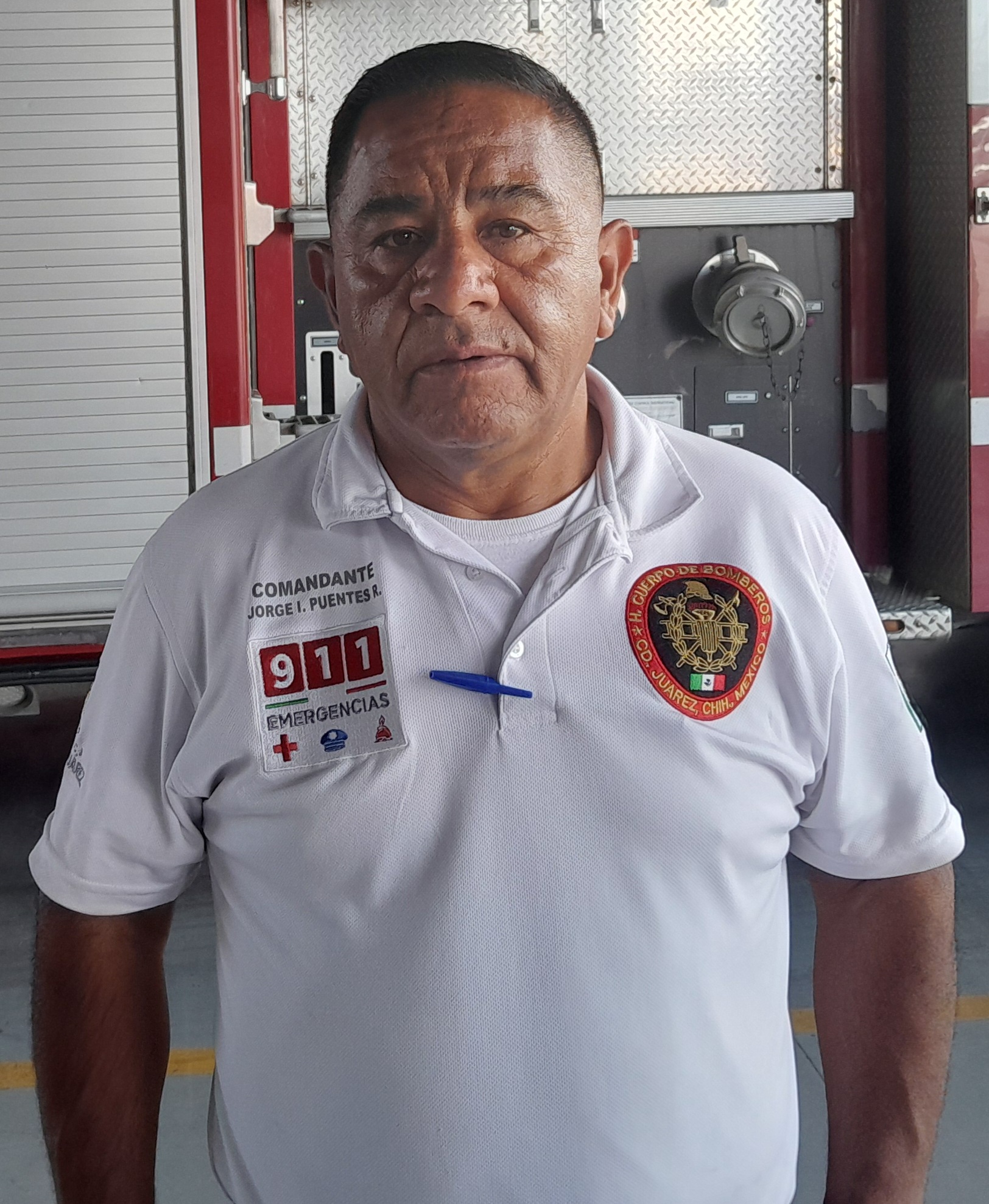 Nos Comenta El Comandante De Bomberos De Protección civil municipal Jorge I. Puentes R. Nos Platica Sobre El caso Del Incendio En Una Recicladora En Los Kilómetros Menciona Que Inició Alas 10am Que recibieron Un aviso de Un grupo De WhatsApp  Donde Les Enviaron Una Foto Del incendio Donde Inmediatamente Enviaron Una Unidad Donde ala ves Pide Apoyo