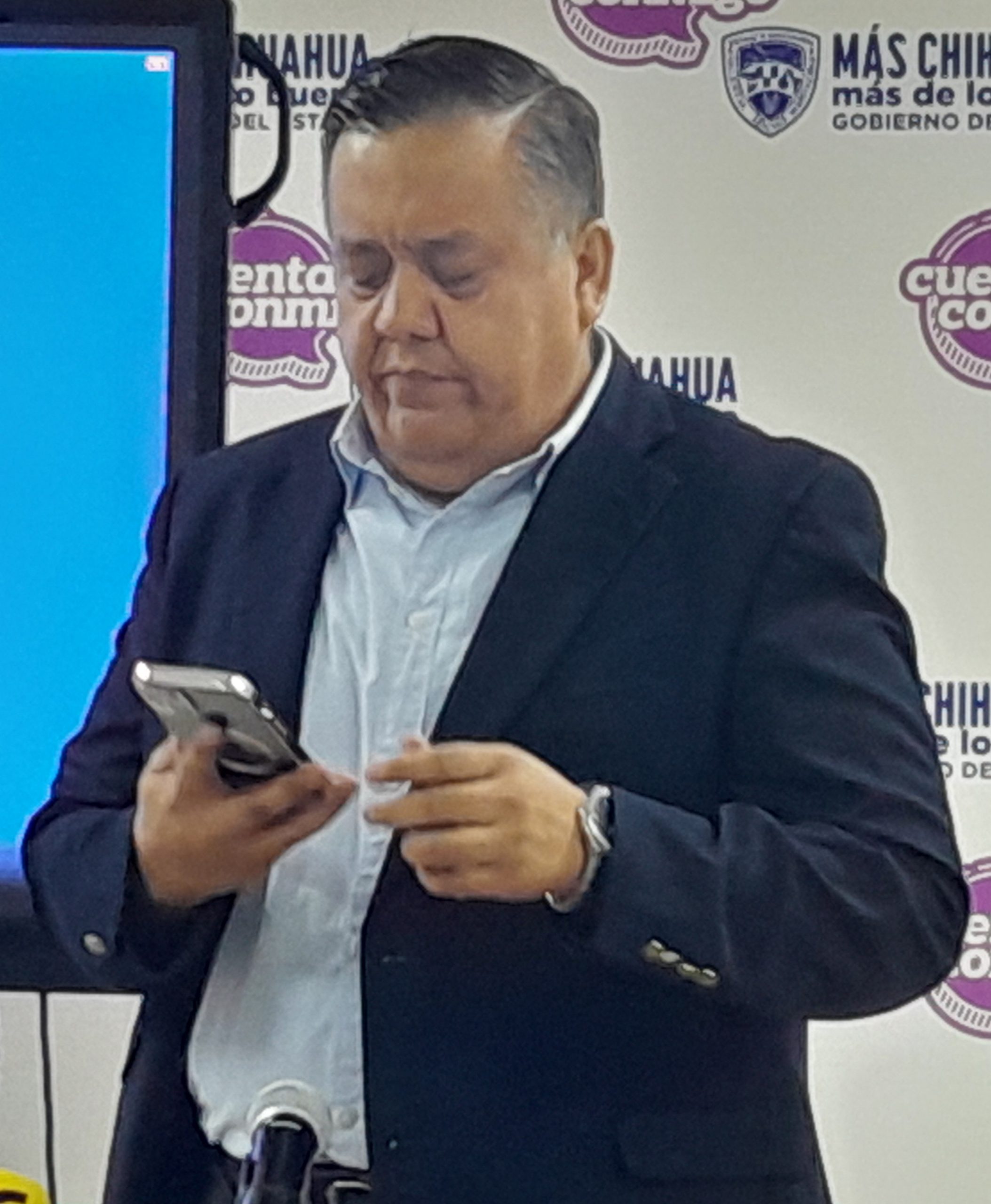 *En Conferencia Con los Medios El Representante De gobierno Del Estado Licenciado Carlos ortiz Nos Da Su Postura Sobre Lo Que Dijo El Excalde Del Medio Tiempo Cuéllar Que Dio Sus Declaraciones Que Acusa Al ( PAN) Del Incendio En El Deposito De Llantas Esta Mañana En Particular ALa Diputada Xochil Contreras En ser La Culpable De Quemarlo Y menciona Que El Exalcalde De Medio Tiempo Que Esta Mal De Su Cabeza.