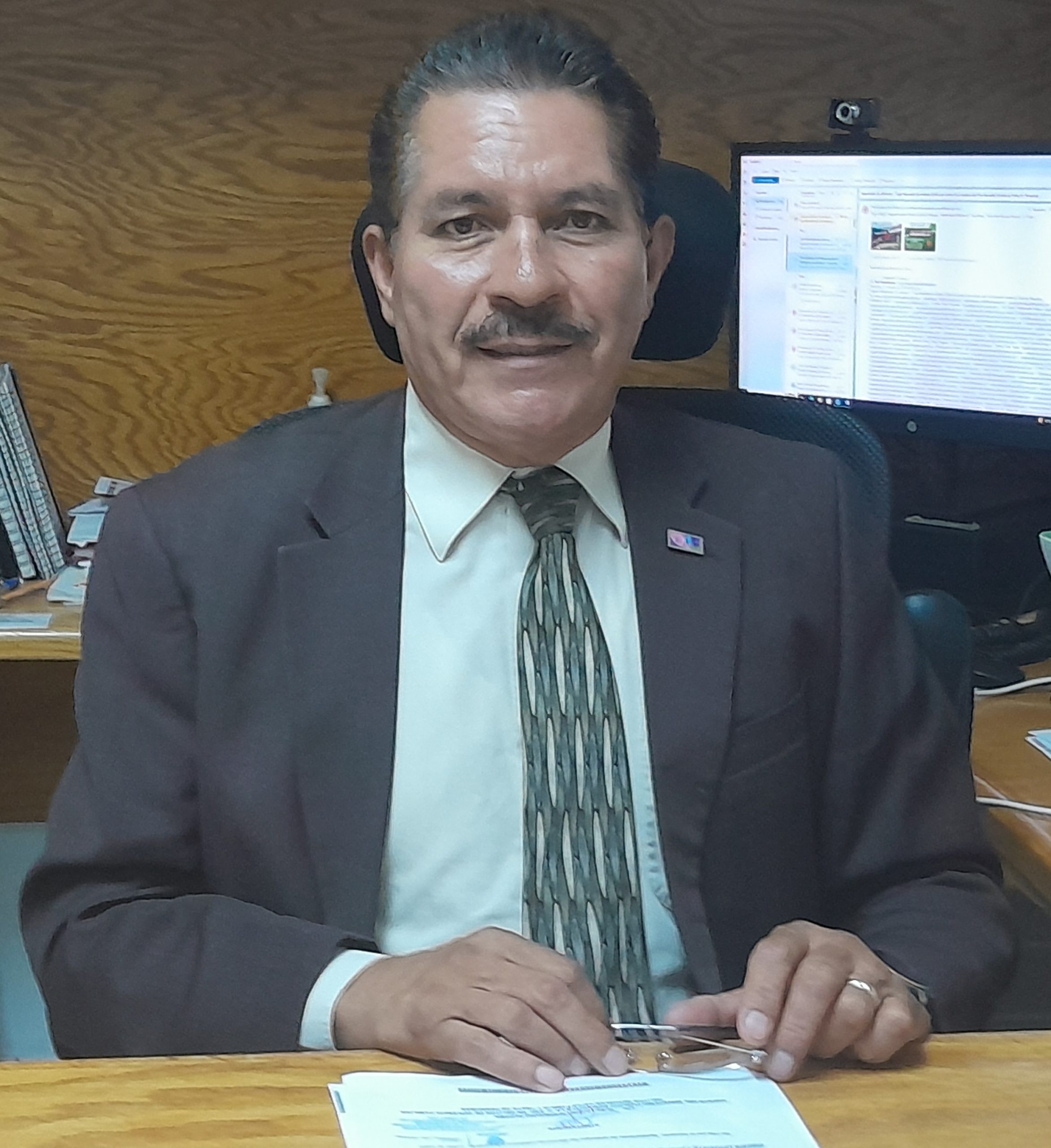 *Entrevista Con El Procurador Del Dif estatal Jesús rodolfo villa nos Comenta Del Caso Del Niño Golpeado Por El Papa Abusador Al Centro De Especialidad Y Comenta Que El niño tiene lesiones en su cabesita y la pierna 🦵 y Un Dato La Edad De los padres son jóvenes Ella de 27 y el papá 24 y Los abuelos maternos el abuelo 49 años y la abuela 51 años.