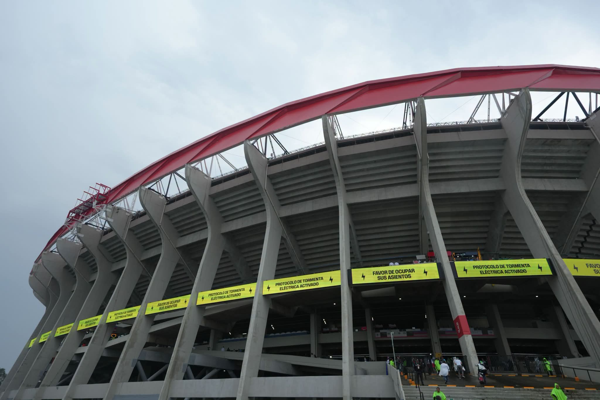 Ultima Hora El Partido De México vs Inglaterra Se Retrasa Por La Tormenta Eléctrica Alas 19:00Pm Inició Del Partido