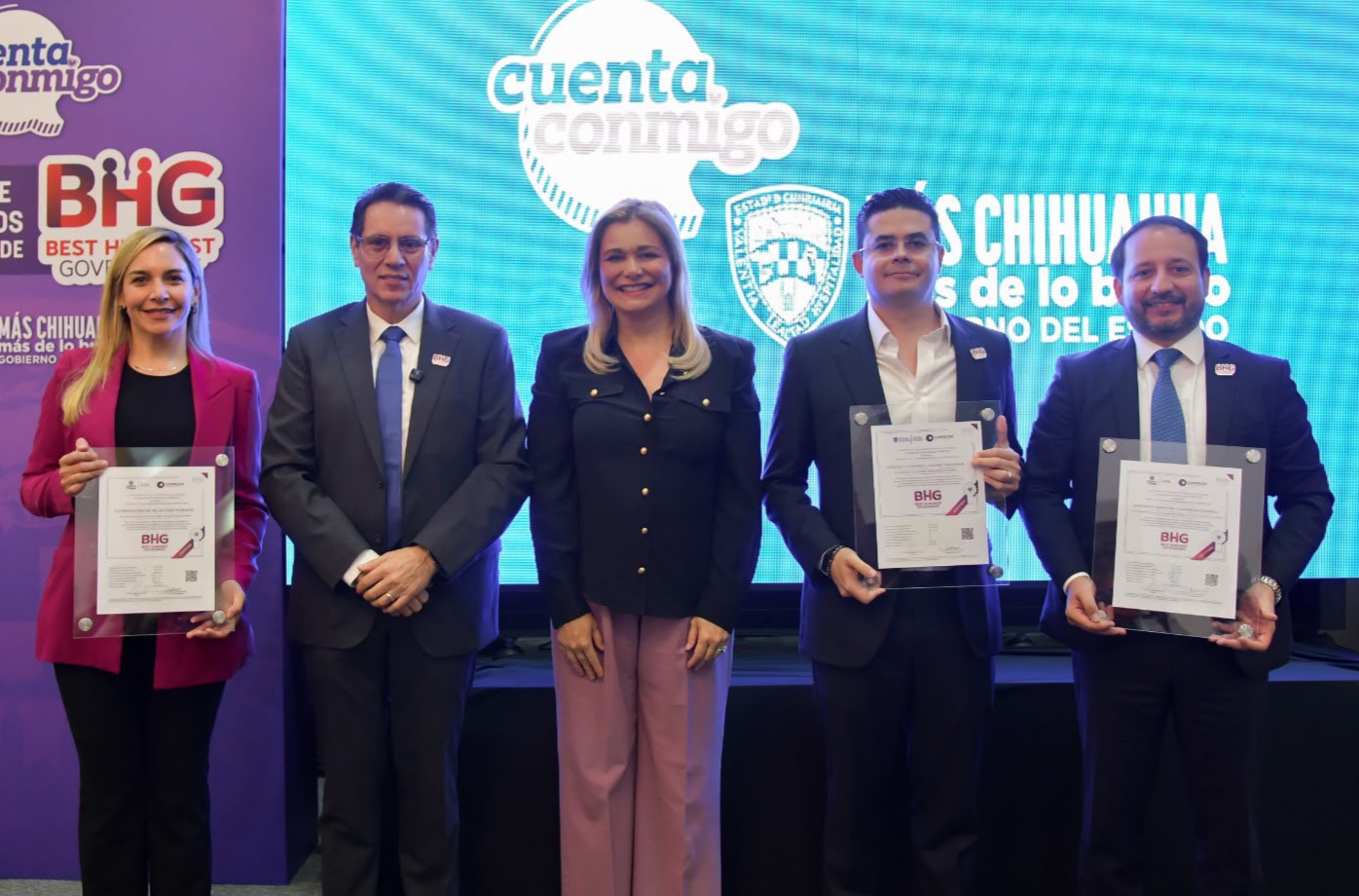 Nuestra Gobernadora De Chihuahua Maru Campos Entrego Certificado ( BHG) Alas Depencias Que Destacan Por El Buen Manejo del Capital Humano.