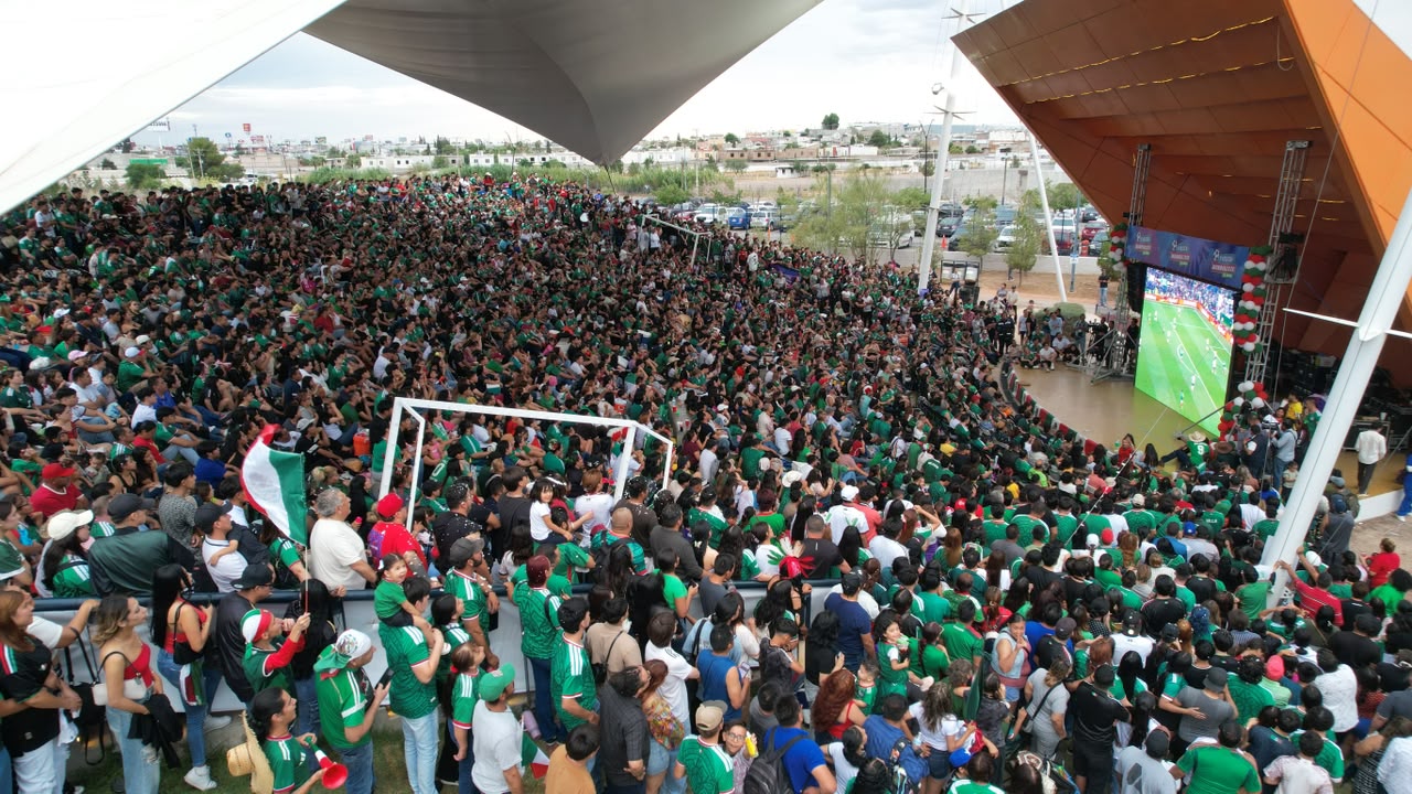 *Reune fiesta Mundialista En el Parque Central a más de 12 mil personas asi lo comento el coordinador del parque rafael butchart*
