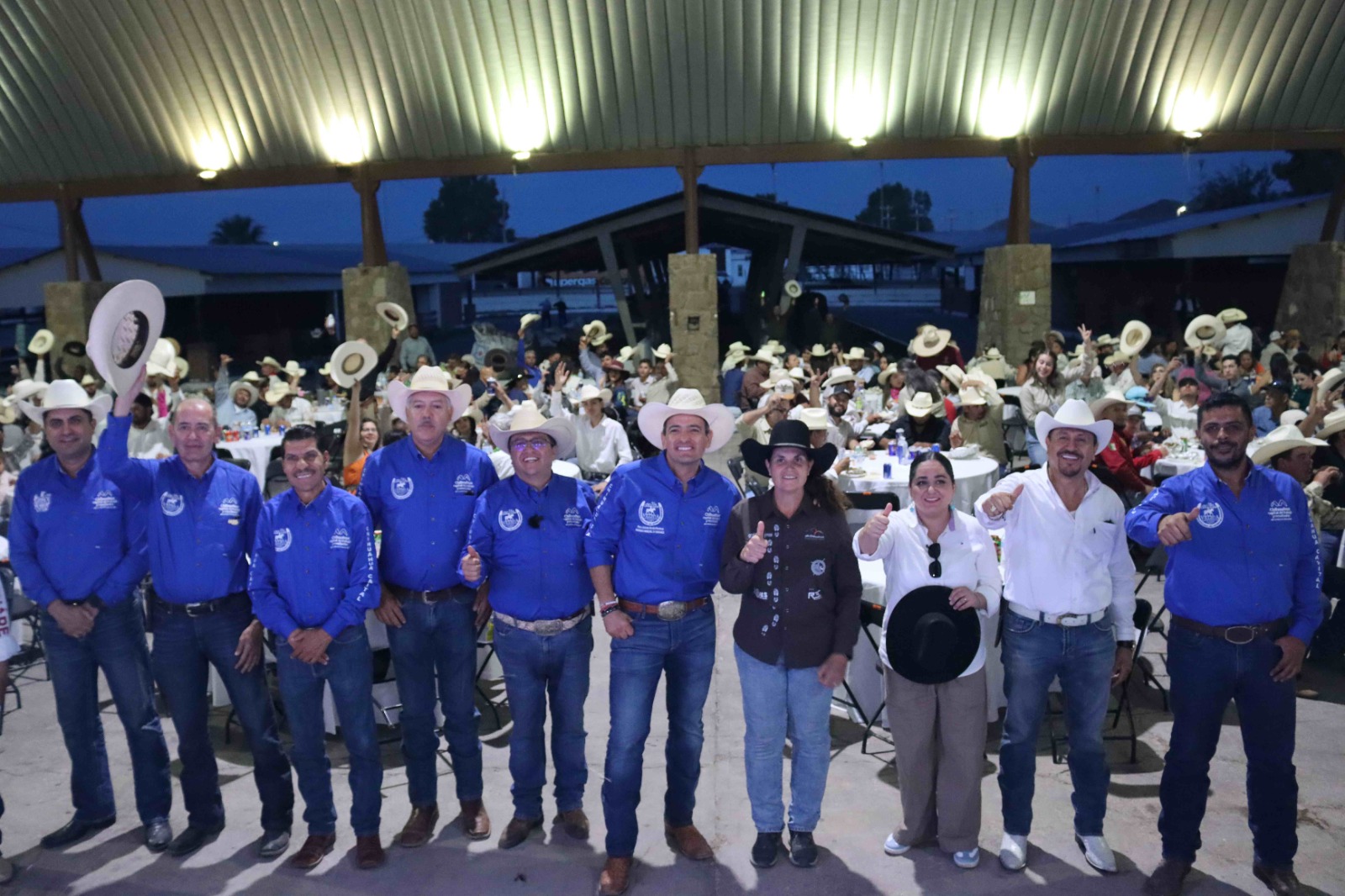 Desfila La Gran Cabalgata Villista Por La Cuidad de Chihuahua Más De 600 Jinetes Recorrieron El Centro Histórico Como Parte Del Festival Internacional De Turismo De Aventura En Esta La xxxl Gran Cabalgata Villista.