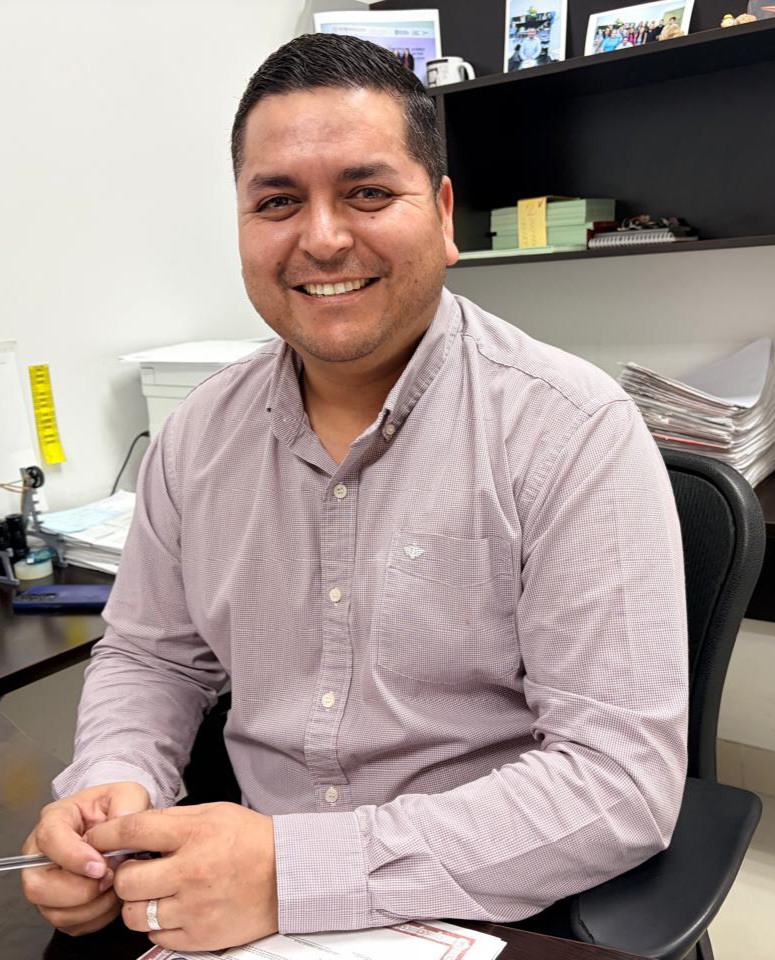 *En Entrevista Con El Oficial Del Registro Civil En Pueblito Mexicano Licenciado Esteban Gonzalez Villa Sobre La curp Biometrica Que Ya esta Avanzando