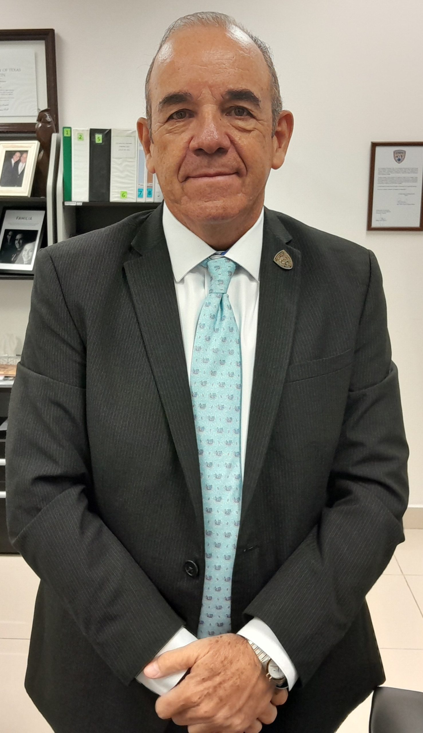 *Entrevista Via Telefonica con el Subsecretario de educación y deportes zona norte Roberto anaya tanto las Escuelas basicas como el Kinder,Primaria,Secundaria y las Preparatorias las Clases serán Via Virtual todo Esto se debe por la Entrada del Huracán polo al Estado y Cd.juarez.
