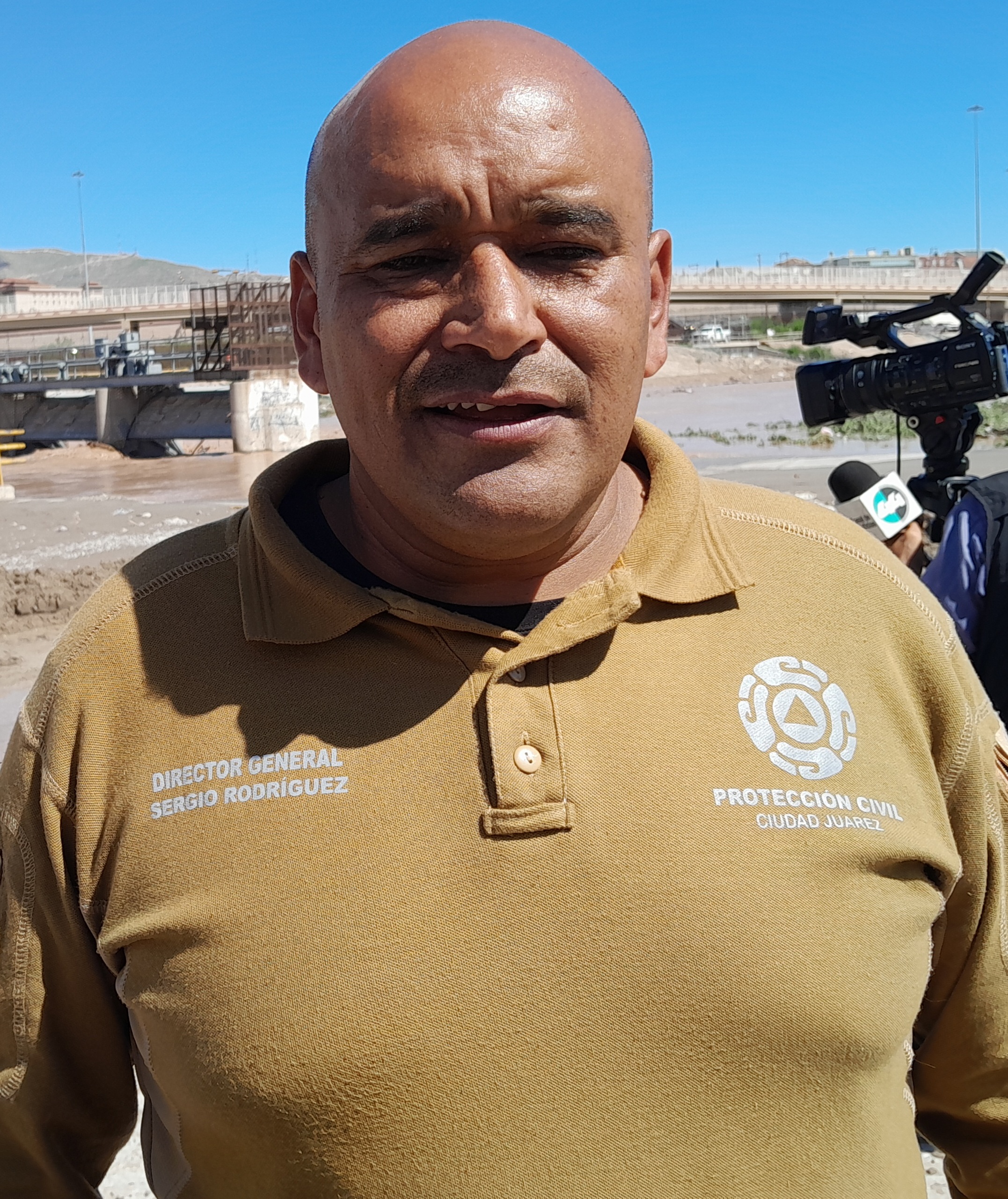 *Entrevista Con El Director De Protección civil municipal Sergio Rodriguez nos Comenta que Estan en Vigilancia sobre el Caudal que Alcanzo los niveles del Río Bravo ala Altura delas Las Calles de la 4 siglos y la x.