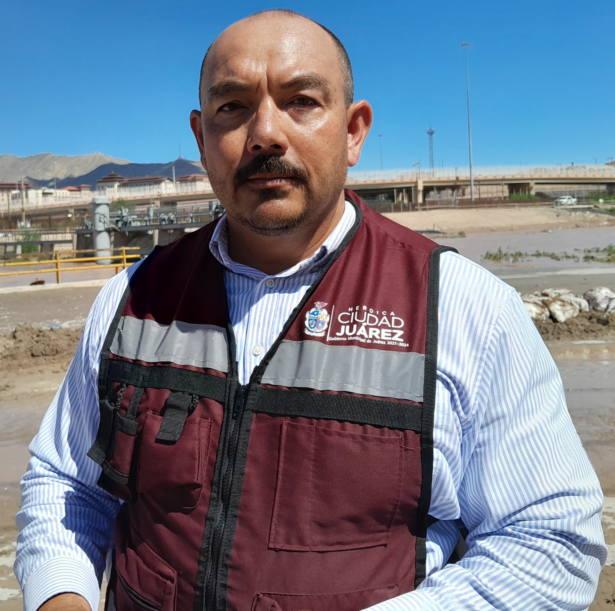 *Entrevista Con El Director de Limpia Licenciado Gibran Solis nos Comento sobre que estan al pendiente del sauzal despues de las lluvias y ahora con el nivel del causal en río bravo cd.juarez