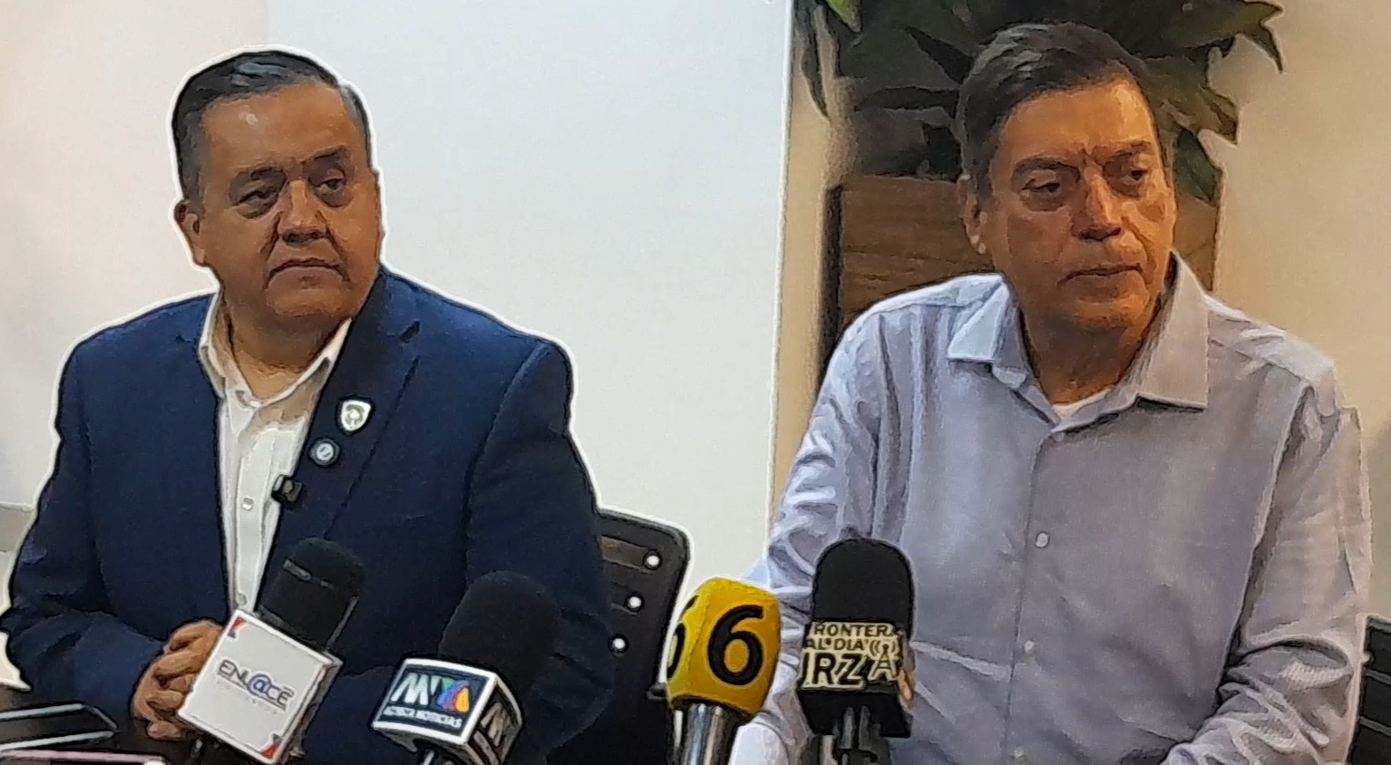 *En Conferencia Dieron a Conocer Que es Falso el Precio de De Pasaje en Las rutas de Porvenir asi lo doy a Conocer el Subsecretario de Transporte junto con El Representante De Gobierno del estado Carlos ortiz.