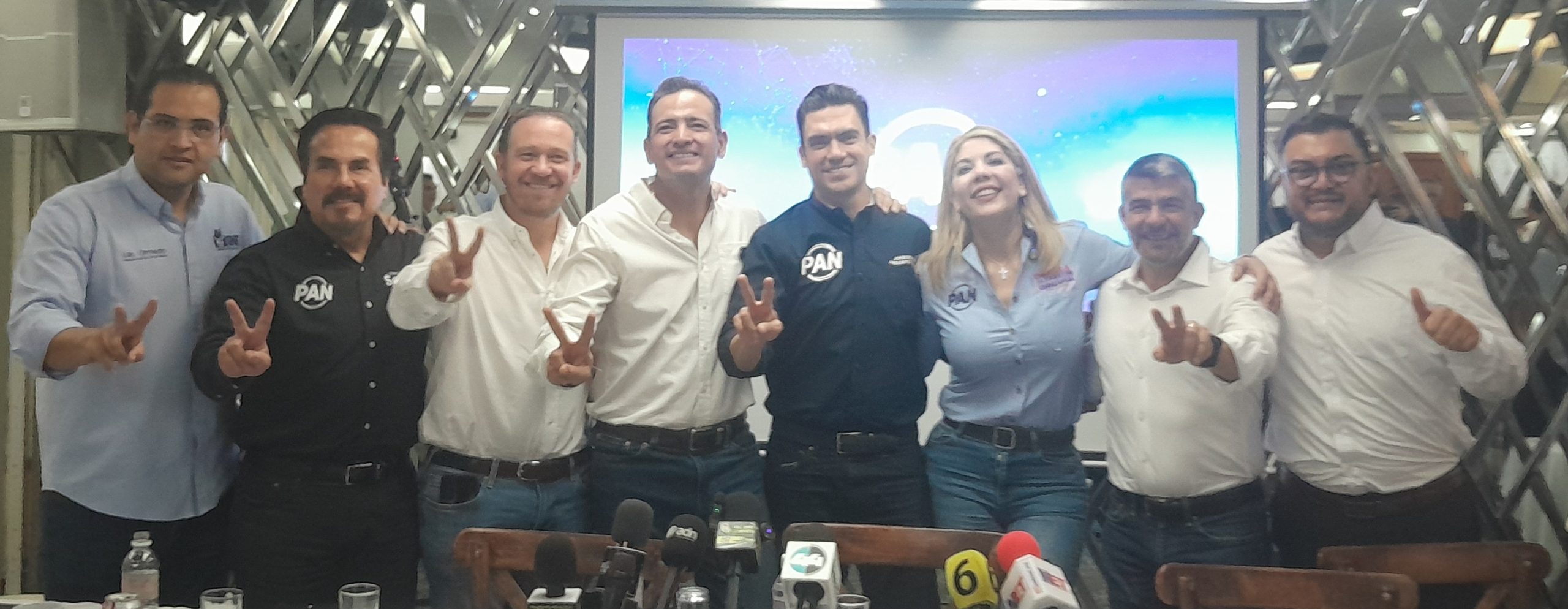 *En Conferencia Estuvo Presente el Presidente Nacional del Pan Jorge Romero junto Con la Presidenta Estatal Daniela alvarez para estar Presente en la Toma de Protesta Como Coordinador Estatal Marco Bonilla esta Tarde en la Expresidencia en el Centro con Invitados Especiales.