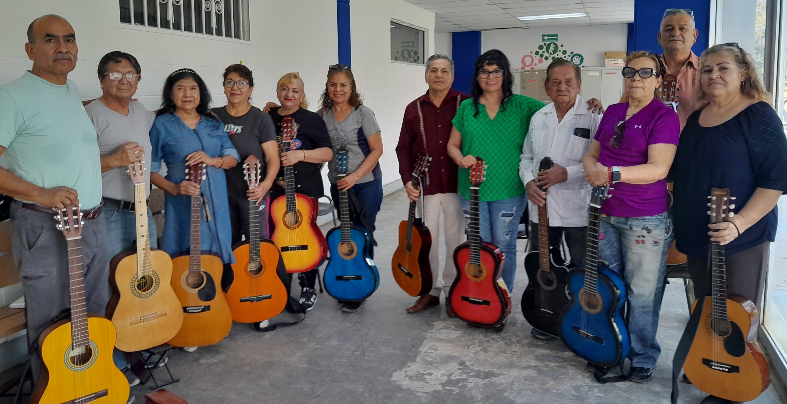 *En Entrevista Con la de Música junto Con la Rondalla Señorial piden que Les Ayuden Con Bocinas,Microfono y que Estan listos Para sus Eventos para Mas mas Información Estan Parque Central poniente Apoyemos A Gran Talento de las Personas de la Tercera Edad.