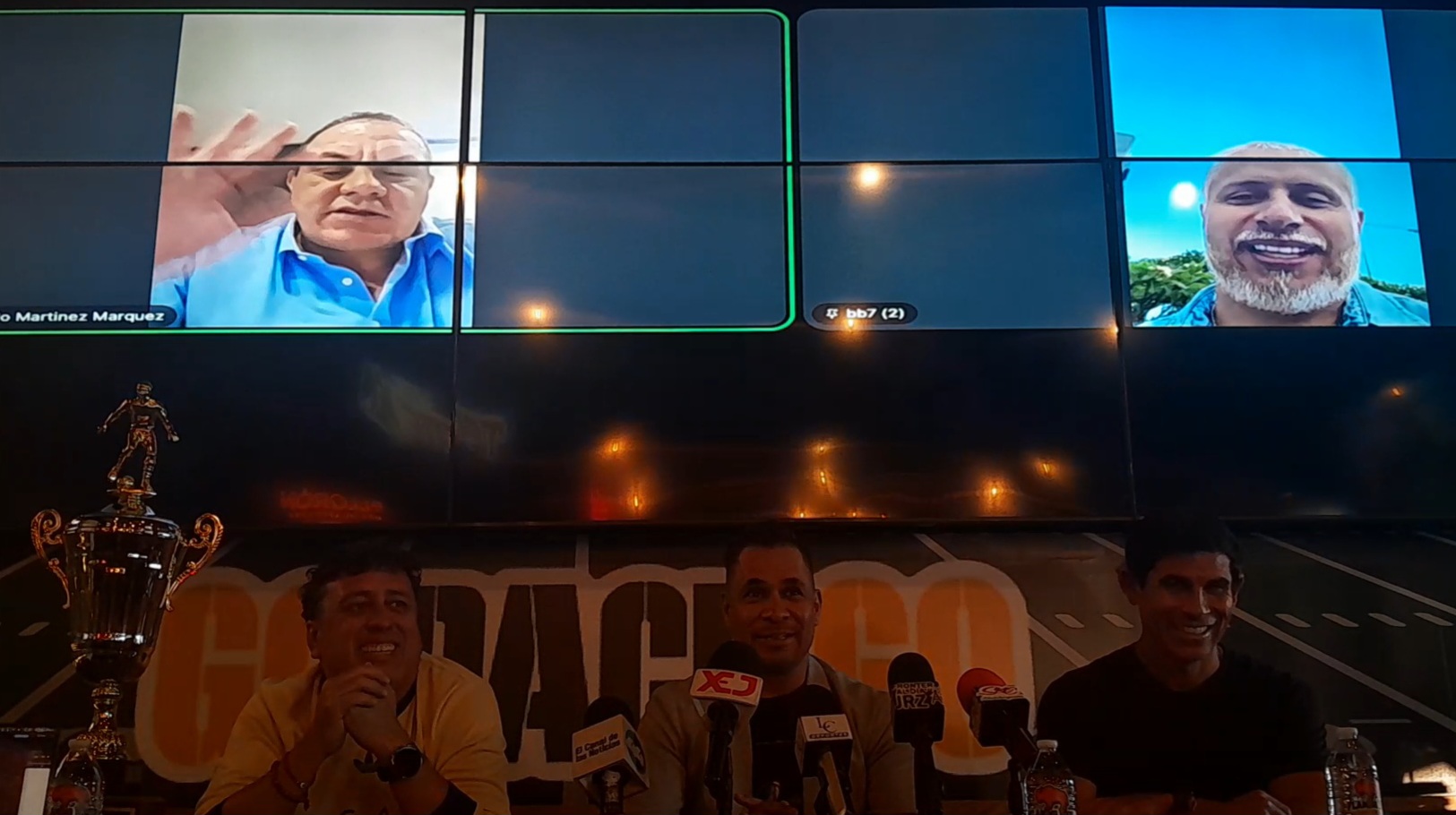 *Invitan Al Público En General al Evento Futbolistico Al Súper Clásico de Leyendas Entre el Club América vs Las Chivas este Viernes 16 de Octubre en En el Estadio Benito Juárez alas 7:30 pm Entrada Gratis.