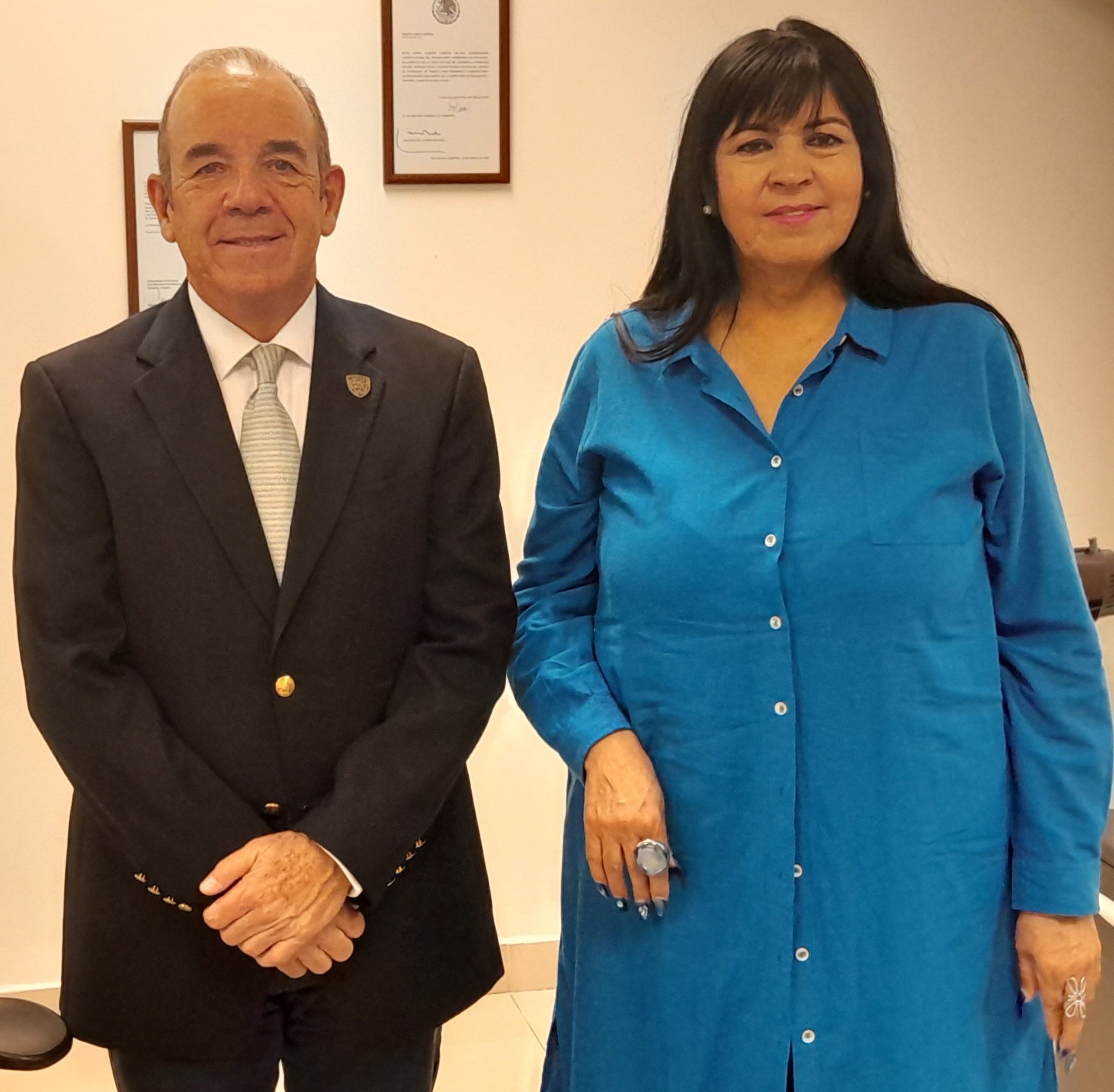 *En Entrevista Con El Subsecretario De Educación y Deportes Zona Norte Roberto anaya junto con la Maestra Marissa Cardona Comentaron sobre la ley de no uso de celulares dentro de las aulas y otros temas.