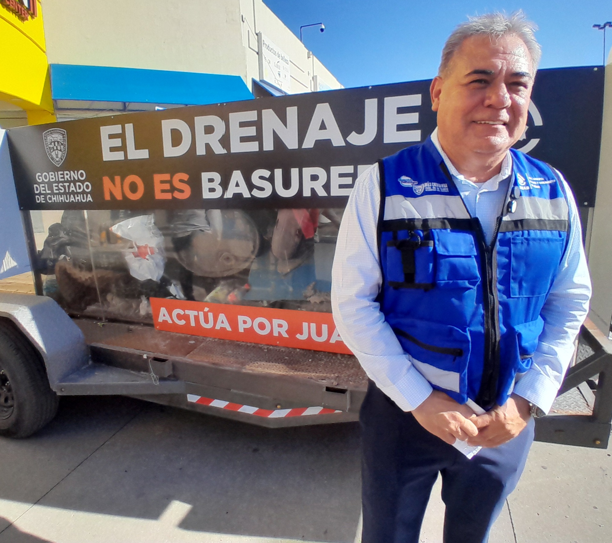 *Invitacion al Público en General por parte del director general de Jmas Licenciado Alberto Paredes A no tirar basura y Barran sus frentes y cochera para evitar tapado en las alcantarilla.