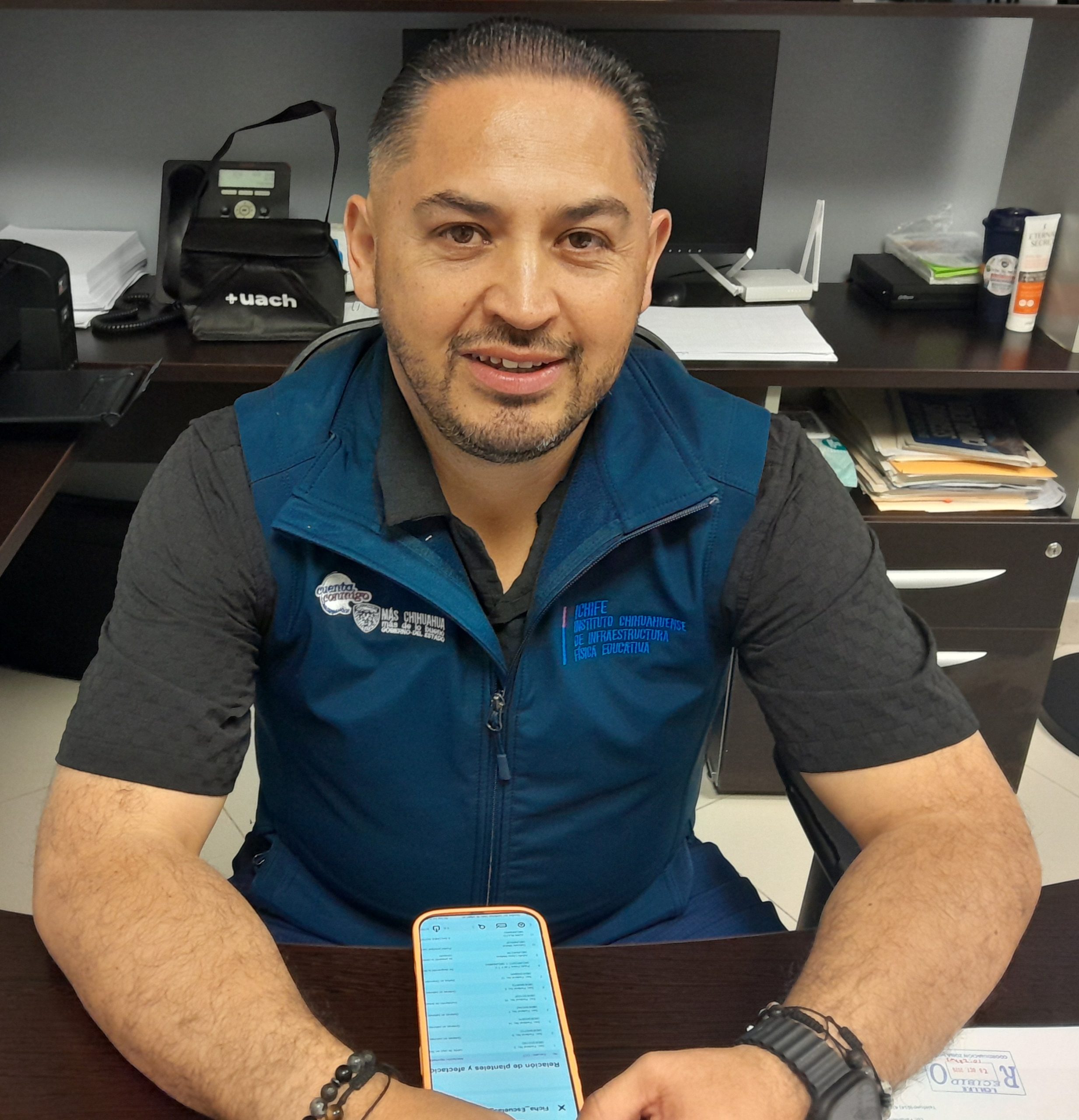 *Invita al Público en General en caso de requerir materiales para las escuelas llegar ala oficina de ichife y solitarlo asi Lo Comento El Delegado de ichife zona norte florencio peña