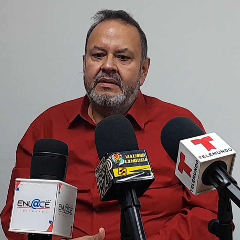 *Ayer al Medio día fue Atacado Brutalmente Nuestro gran Amigo y Compañero de Un medio de comunicación del HERALDO DE JUAREZ porque el solo Echo que Tomo fotos en los Trabajos que Realiza la JMAS sobre el área del Pronaf y salieron unos tipos diciendole qué no puede tomar fotos y cuestión de minutos lo golpearon y lo tumbaron y al marcharse se dijeron decir que son del crimen organizado la empresa y pedimos ala autoridad correspondiente protección para nosotros los periodistas y llego la municipal y que no hicieron nada solo datos y se fueron..YA BASTA QUE NOS QUIERAN ADREMENTAR Y SIN PROTECCIÓN ASI LO MENCIONO EL PRESIDENTE DE LA ASOCIACIÓN DE PERIODISTAS EN CD.JUAREZ MARIO NAVA.
