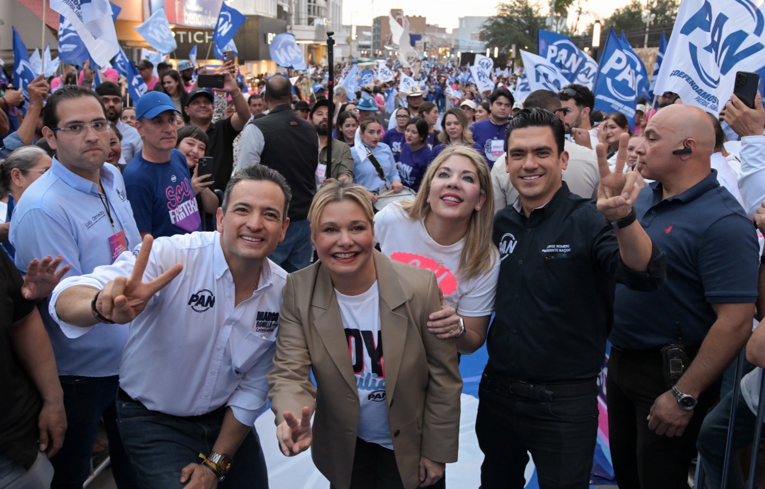 *Con Gran lleno Total fue Oficial la Costancia como Nuevo Coordinador del estado marco bonilla junto con nuestra Gobernadora Maru Campos y invitados especiales con lleno total de 15 mil personas en el cuadro de la ciudad del centro histórico de juarez chihuahua